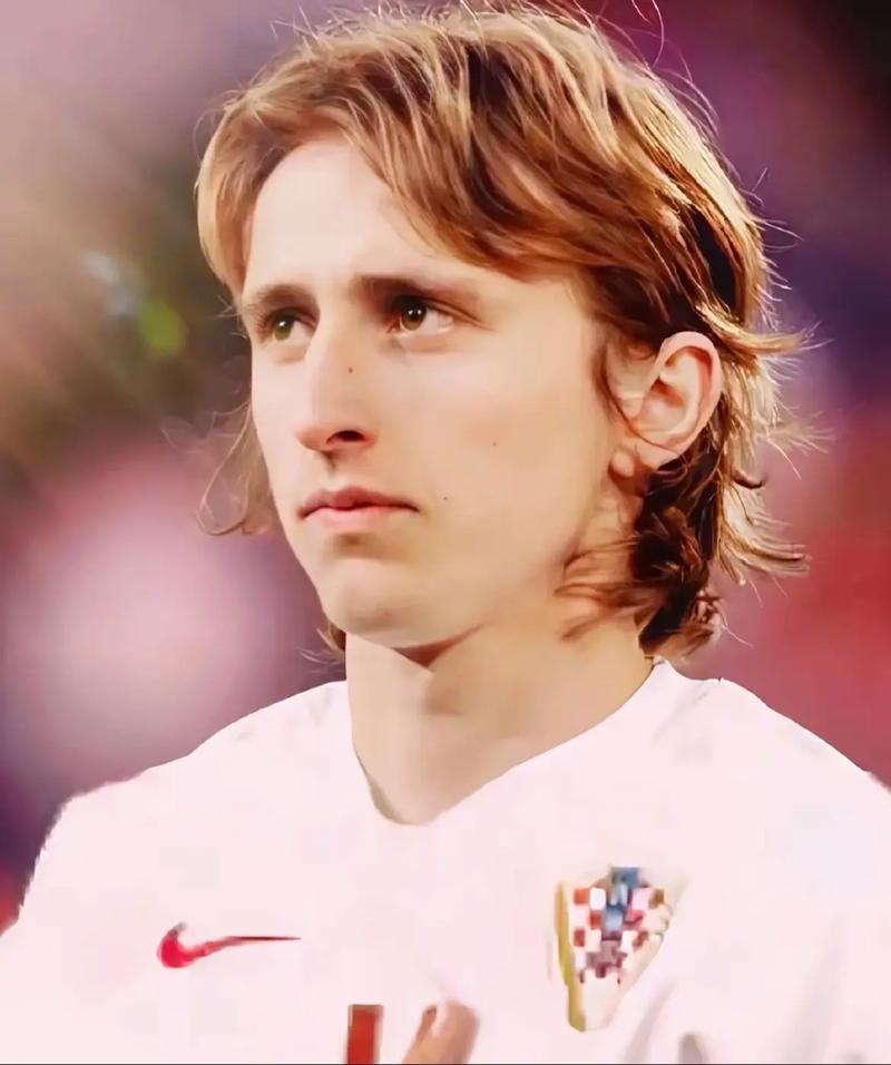 伯恩茅斯欲留塞梅约至赛季末，英超五强关注其解约条款