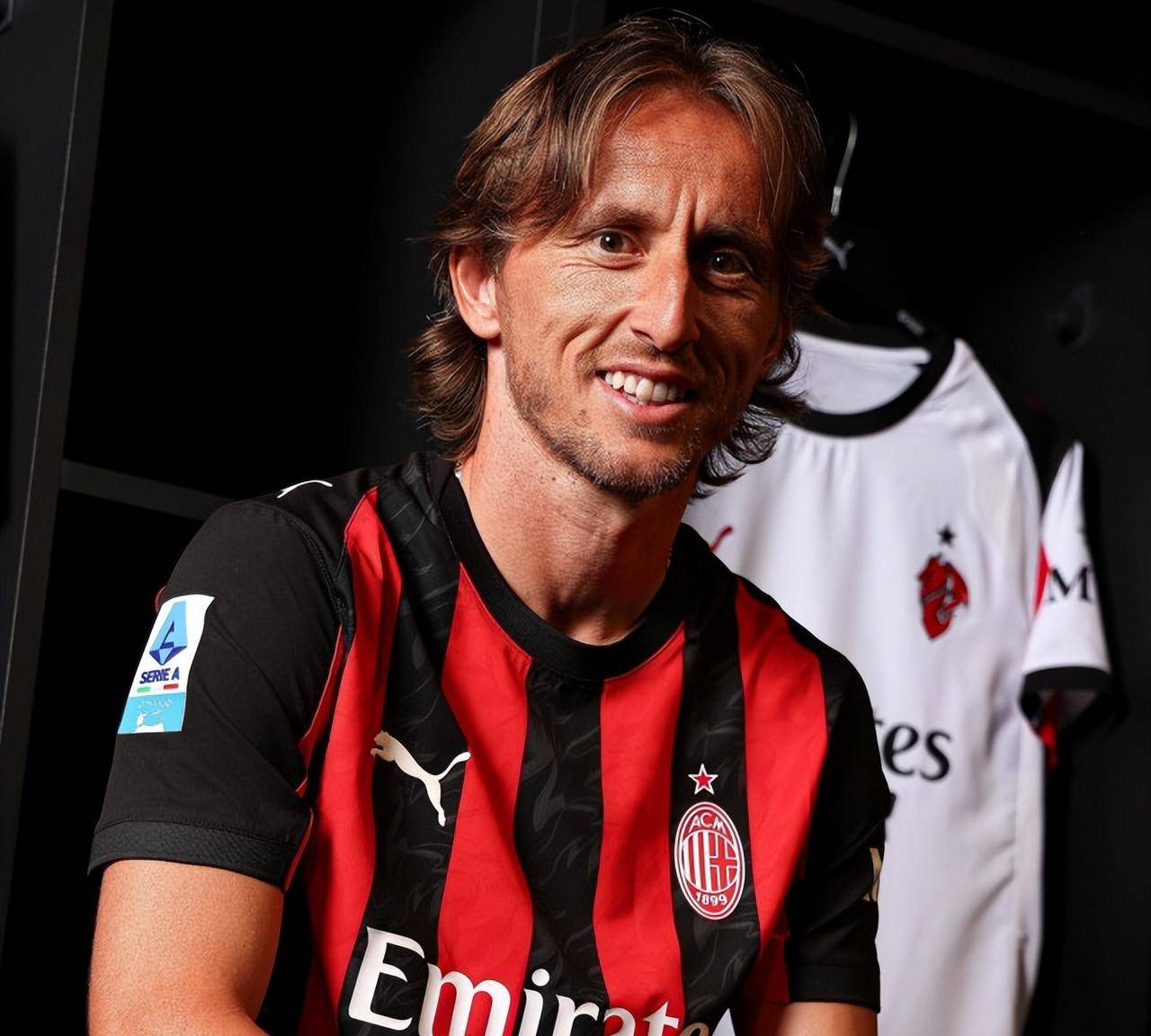 泽林斯基：之前不了解凯拉特；我们需要踢出认真且专注的比赛