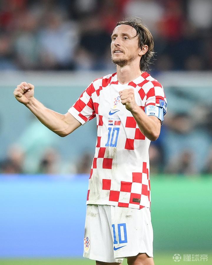 张镇麟上海首秀出战7分钟，3中3得到6分