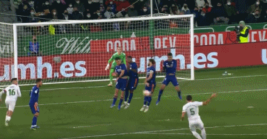 斯帕莱蒂与孔蒂的意甲逆转：那不勒斯击败尤文图斯，迎接新时代